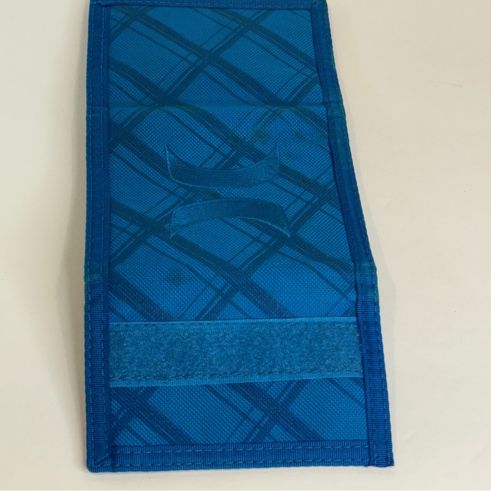 💙 Hurley Blue Plaid Trifold Wallet with ID Holder & Zip Pocket 💙